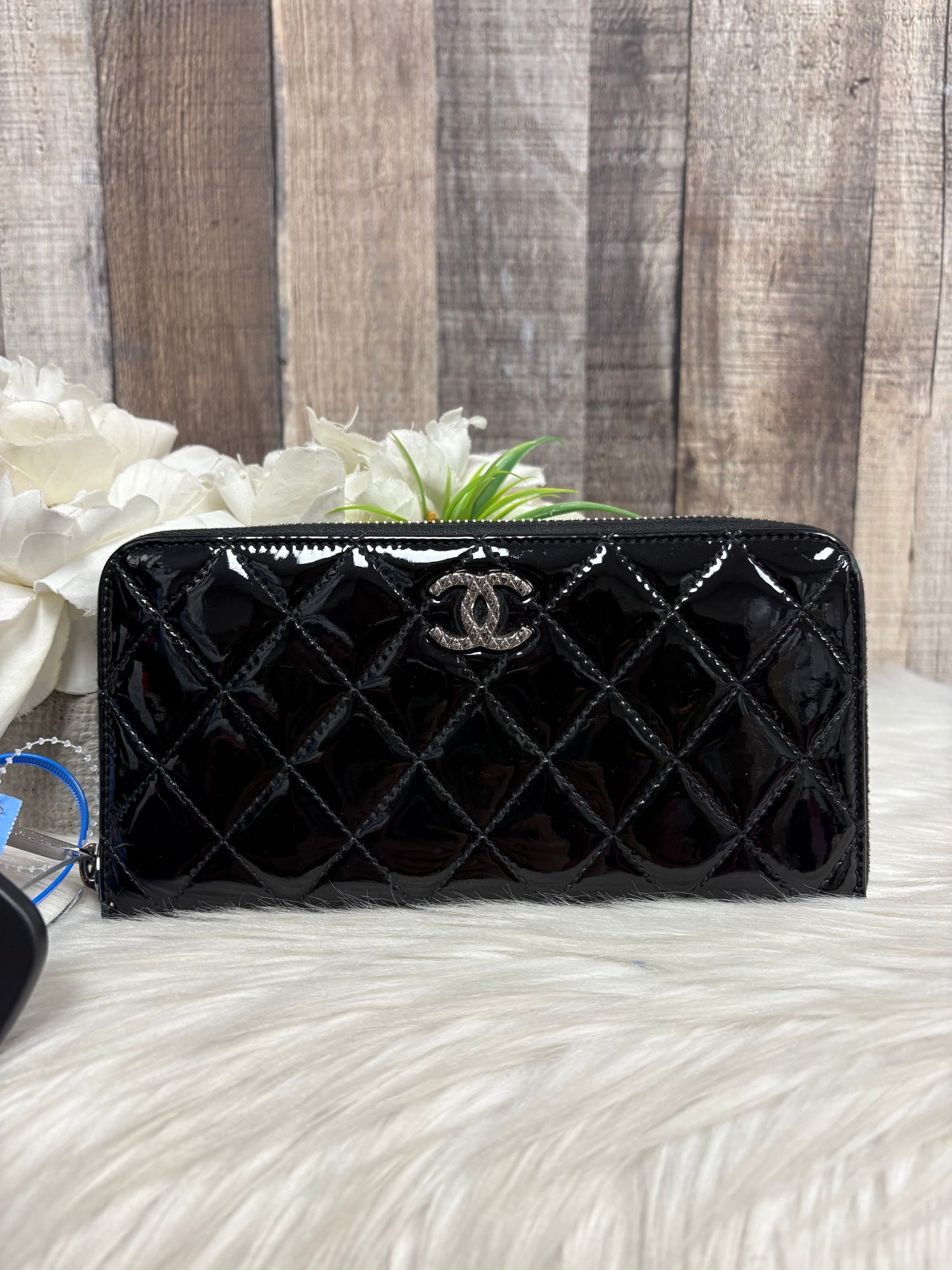 Wallet Luxury Designer By Chanel, Size: Large