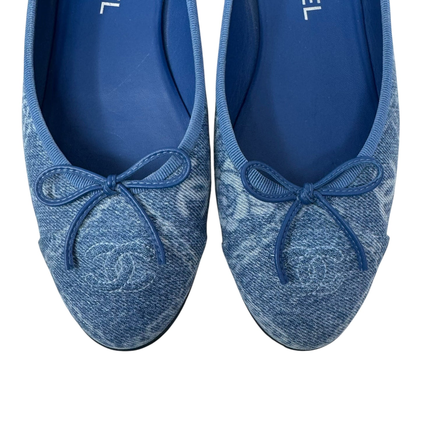 Printed Denim Cap Toe Ballerina Flats Shoes Luxury Designer By Chanel In Blue Denim, Size: 39.5