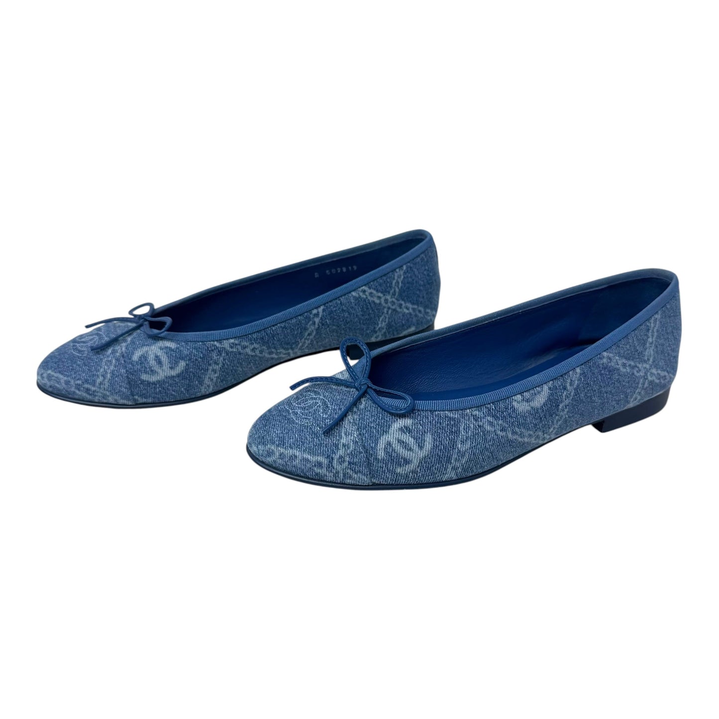 Printed Denim Cap Toe Ballerina Flats Shoes Luxury Designer By Chanel In Blue Denim, Size: 39.5
