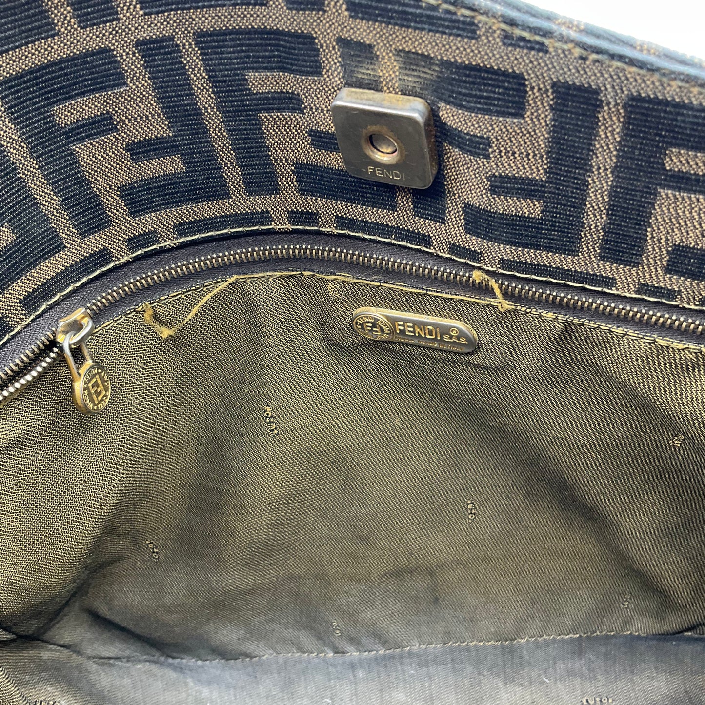 Crossbody Luxury Designer By Fendi, Size: Large