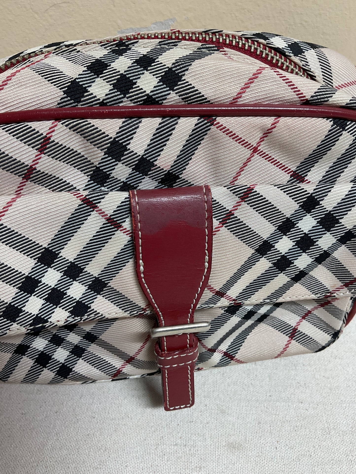 Crossbody Luxury Designer By Burberry In Plaid Pattern, Size:Medium