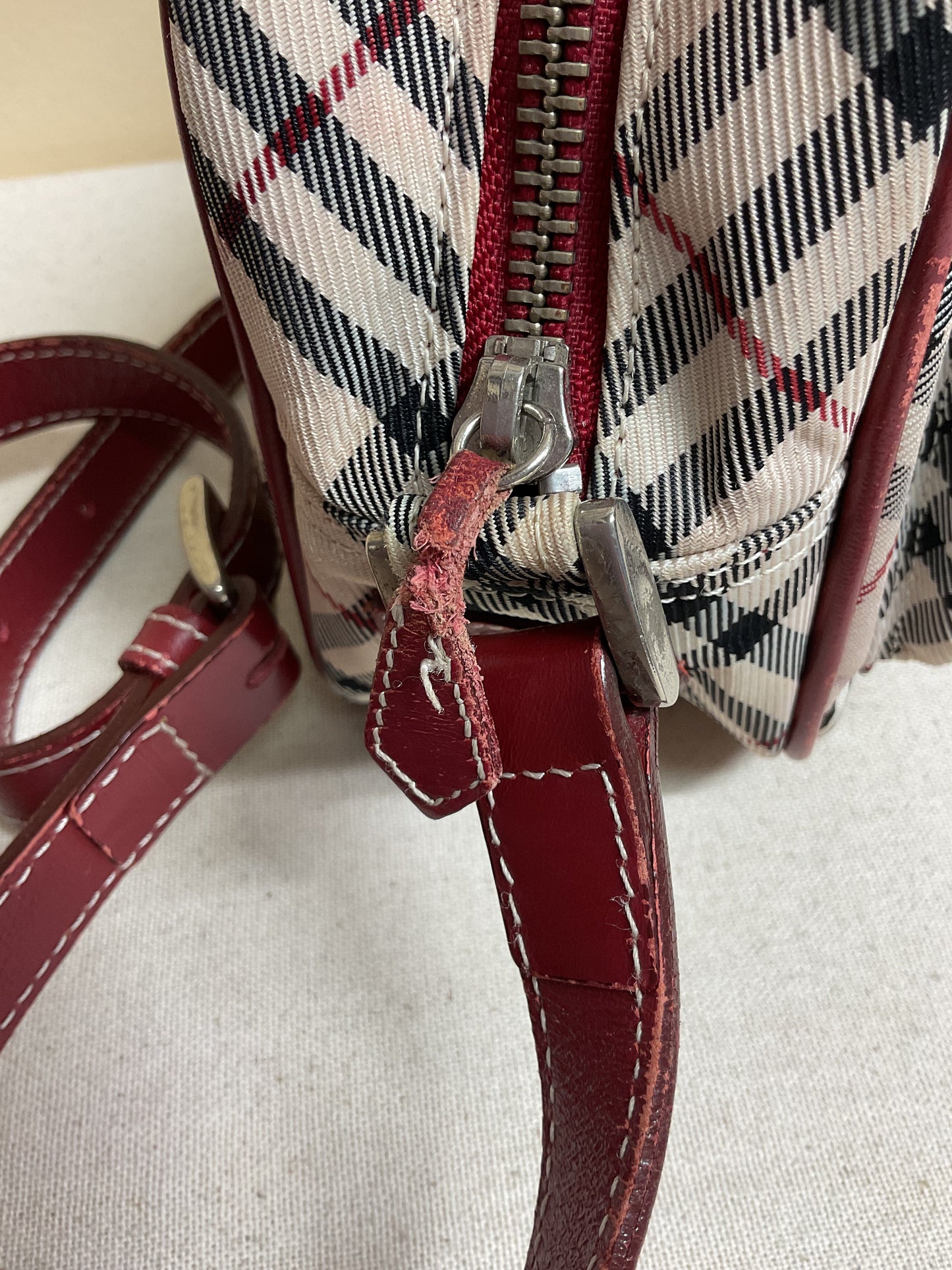 Crossbody Luxury Designer By Burberry In Plaid Pattern, Size:Medium