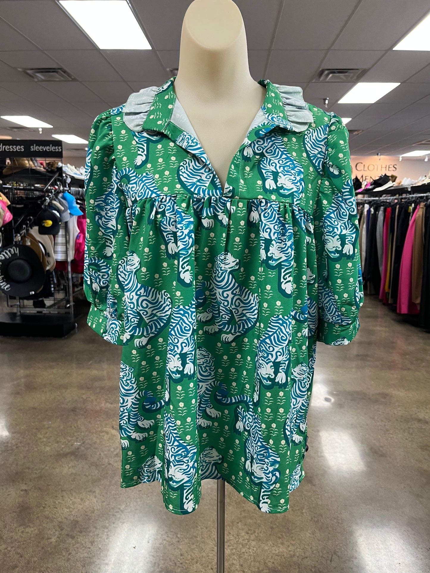 Top Ss By Clothes Mentor In Green & White, Size:M