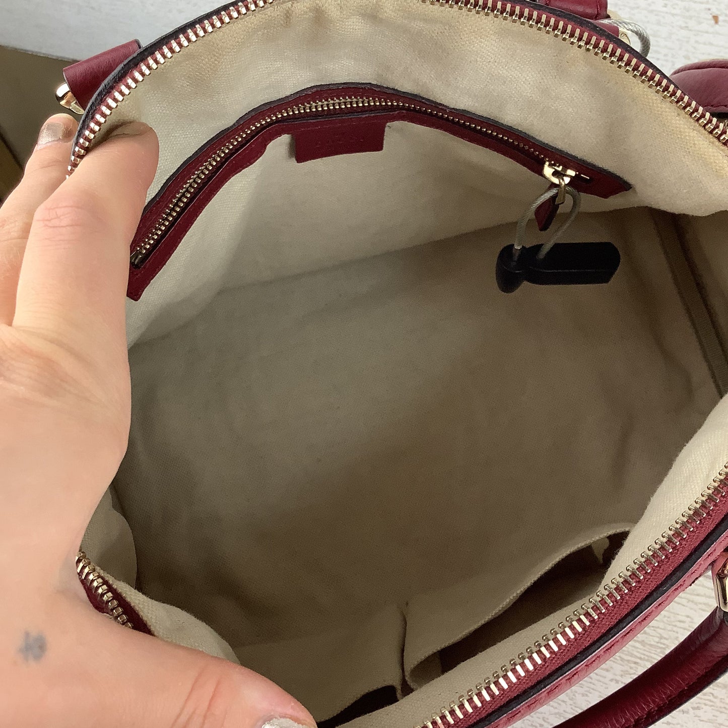 Handbag Luxury Designer By Gucci, Size: Medium
