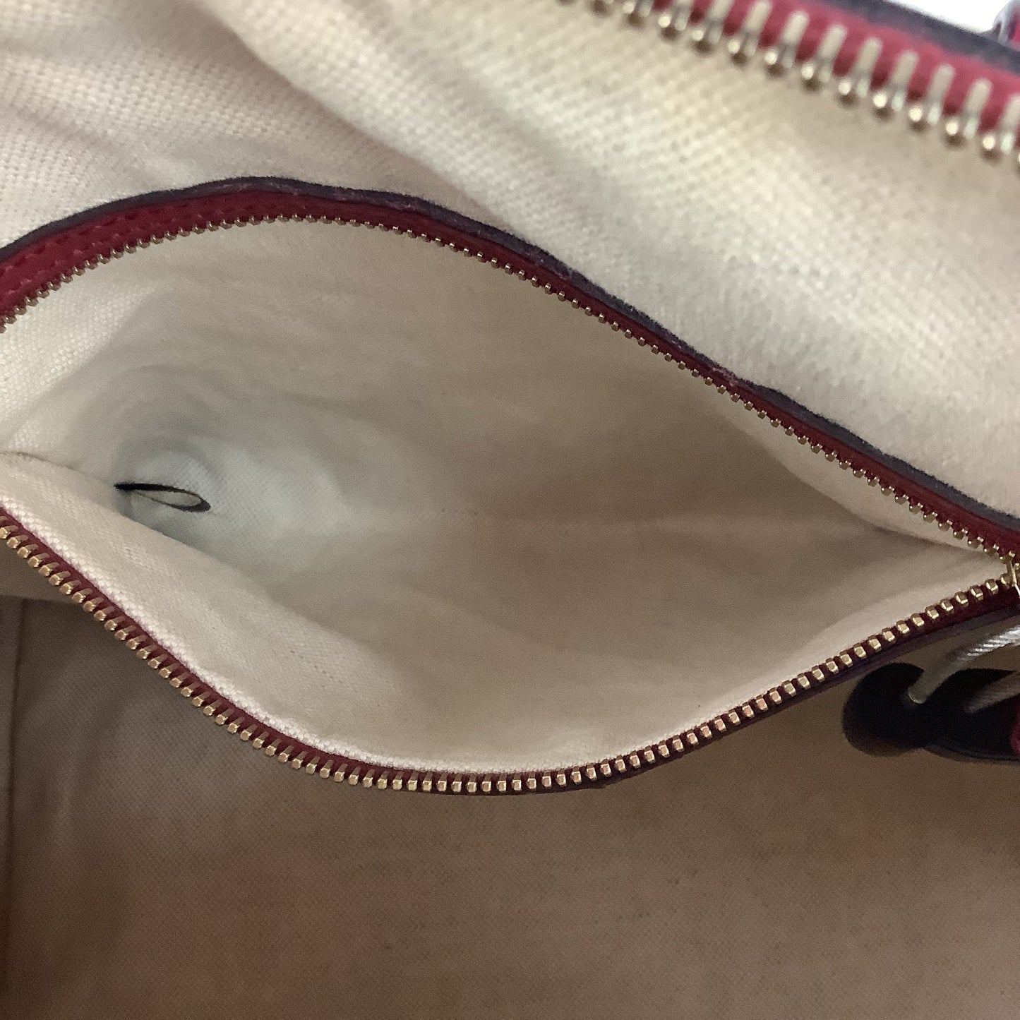 Handbag Luxury Designer By Gucci, Size: Medium