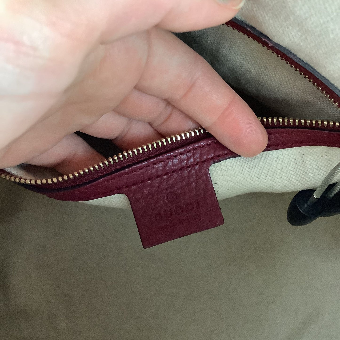 Handbag Luxury Designer By Gucci, Size: Medium