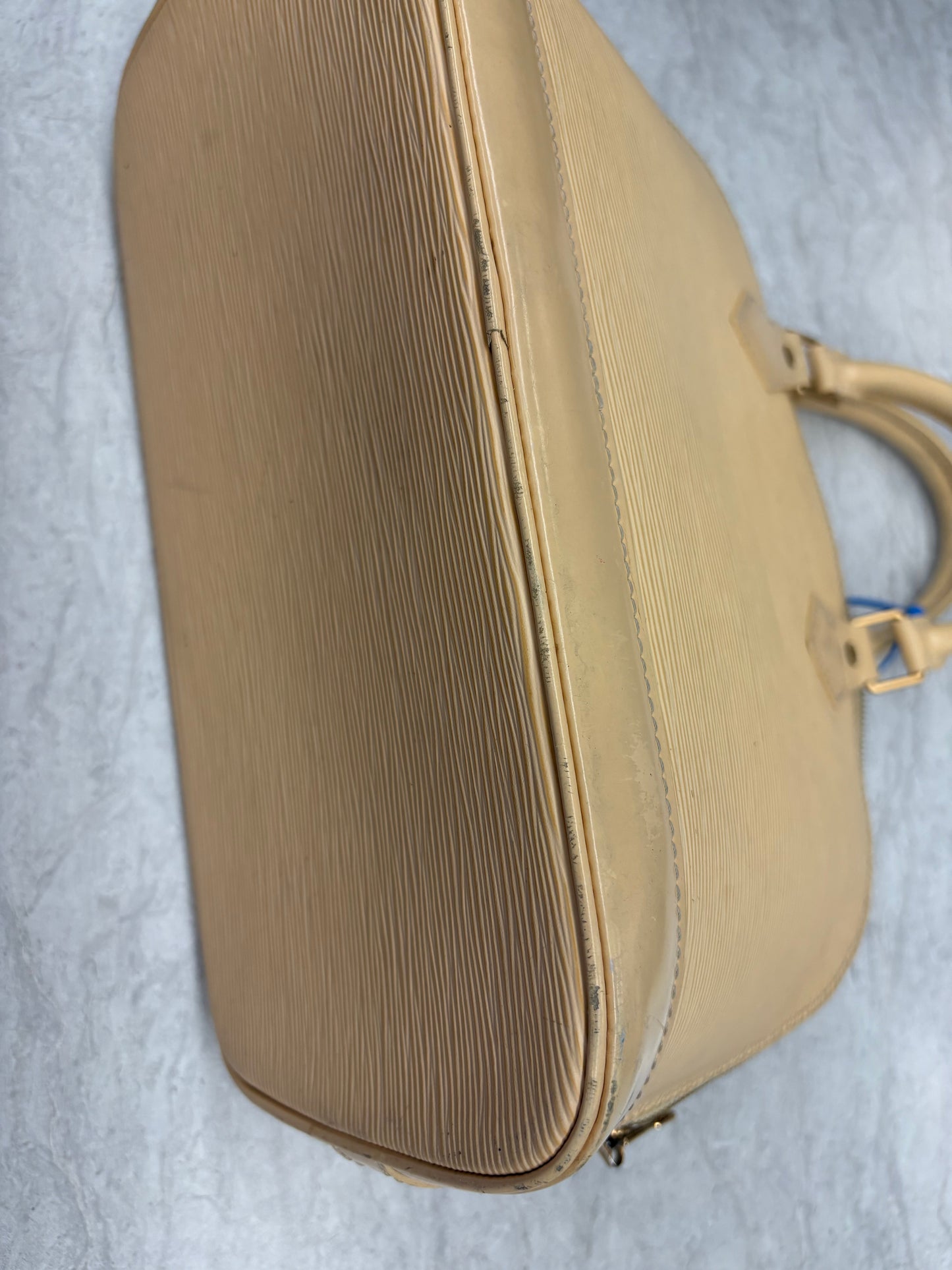 Handbag Luxury Designer By Louis Vuitton, Size: Medium
