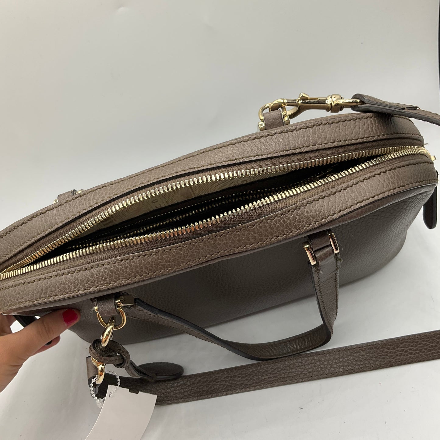 Handbag Luxury Designer By Gucci, Size: Medium