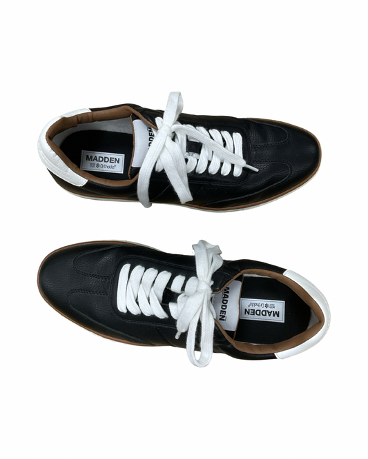 Shoes Sneakers By Clothes Mentor In Black, Size:8.5
