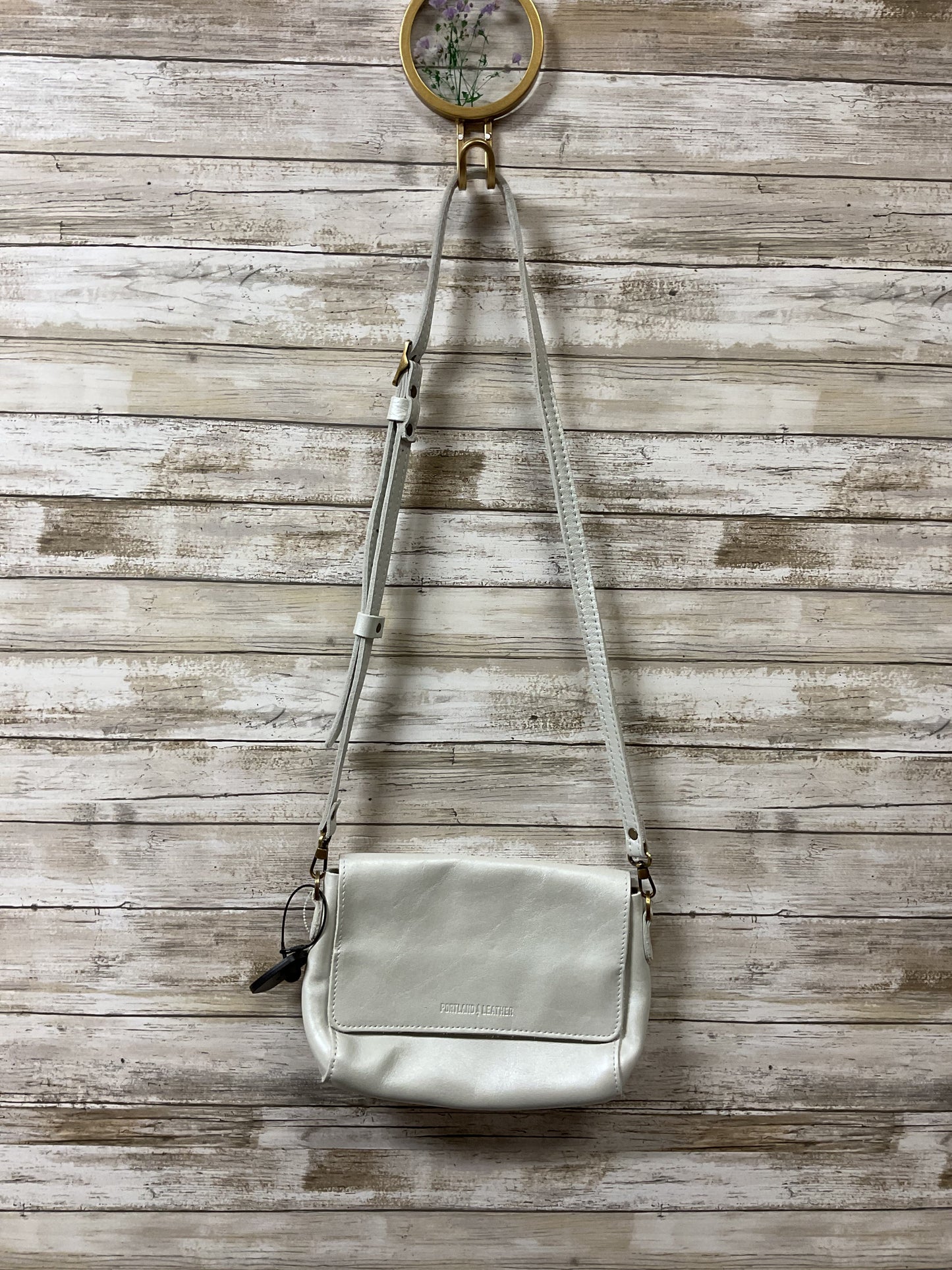 Crossbody Leather By Cma In White, Size:Medium