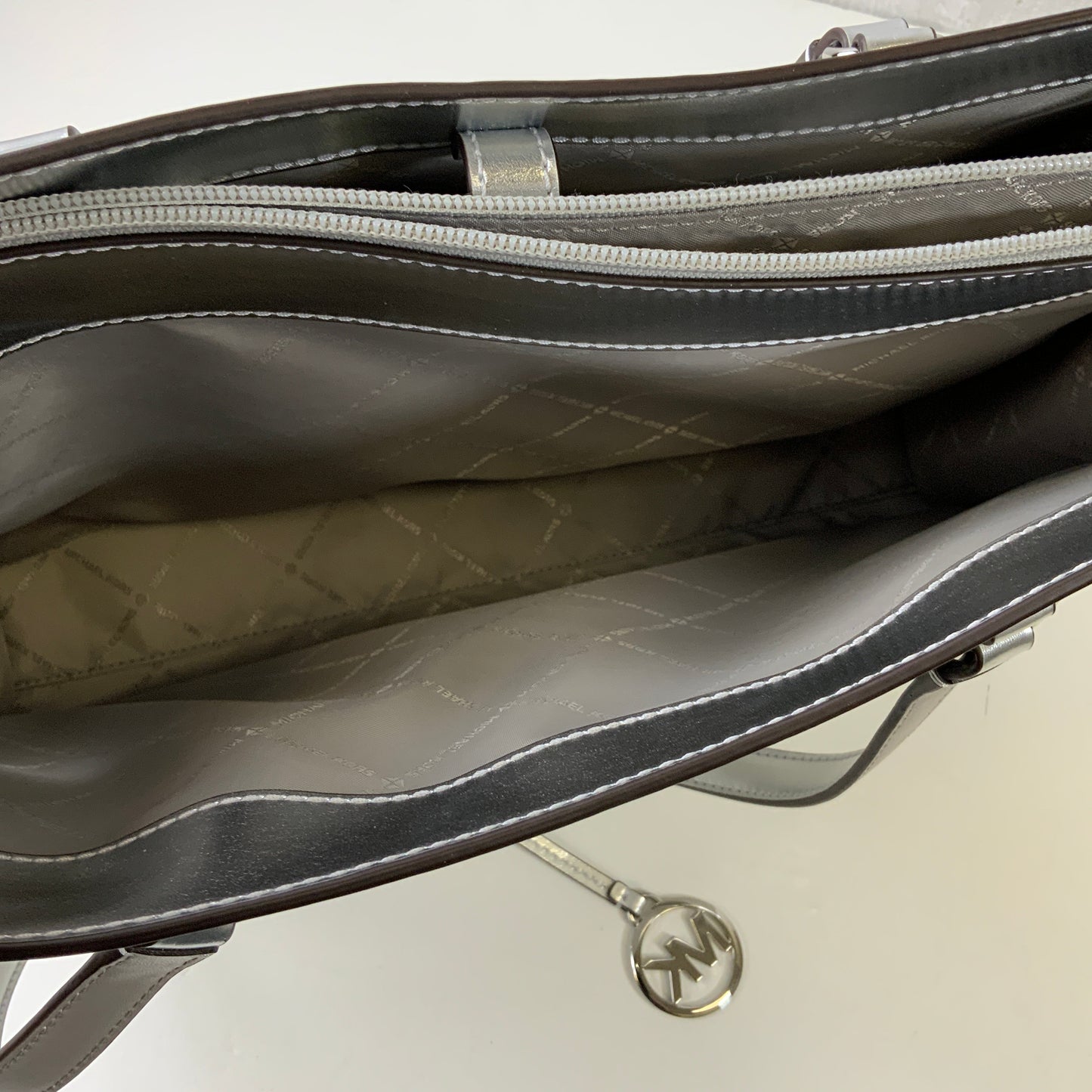Handbag Designer By Michael Kors In Silver & White, Size:Large