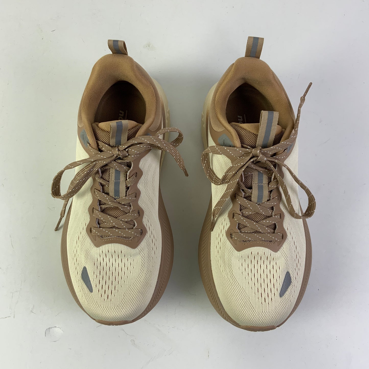 Shoes Athletic By Clothes Mentor In Cream, Size:9