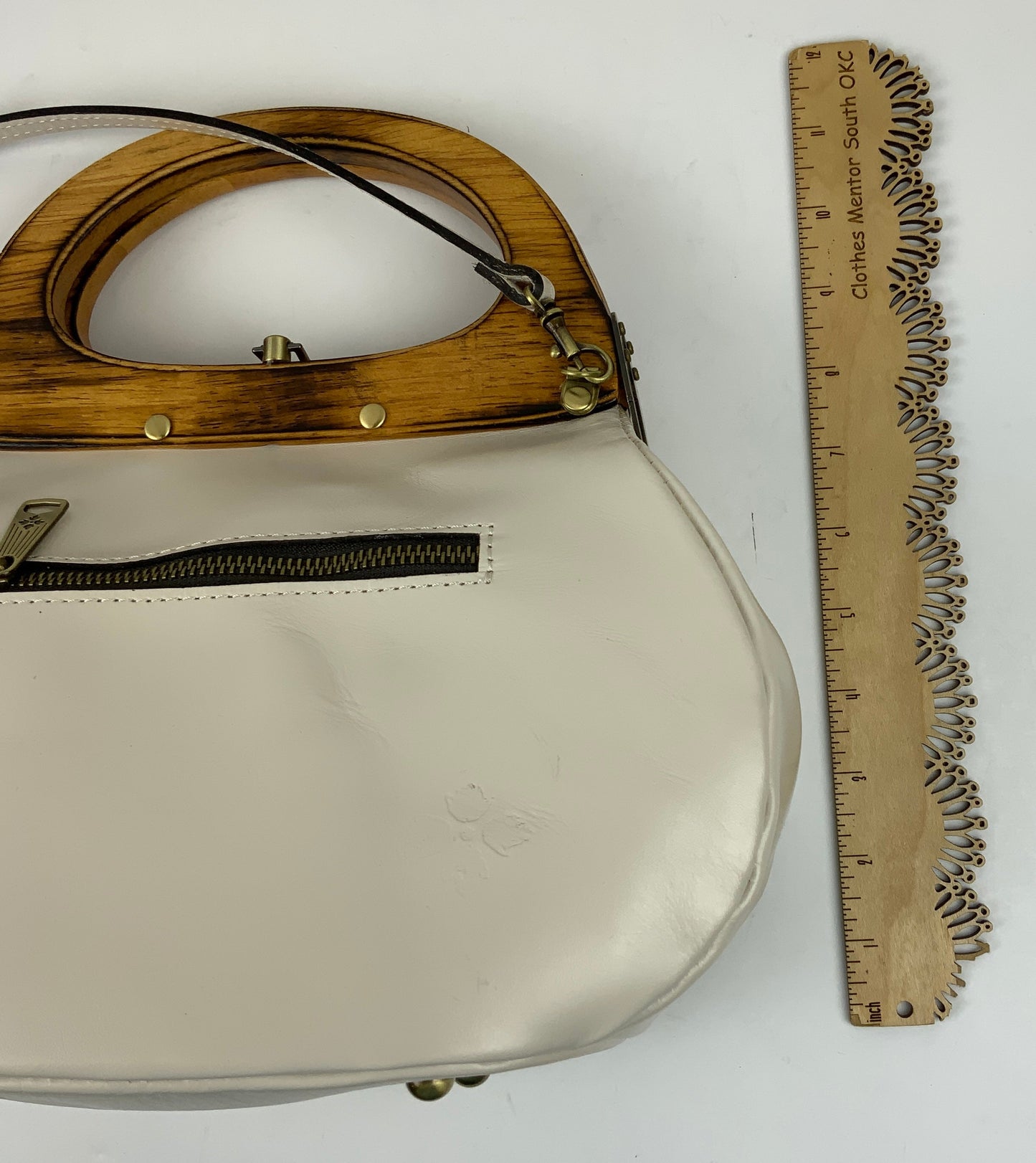 Crossbody Designer By Patricia Nash In White, Size:Medium