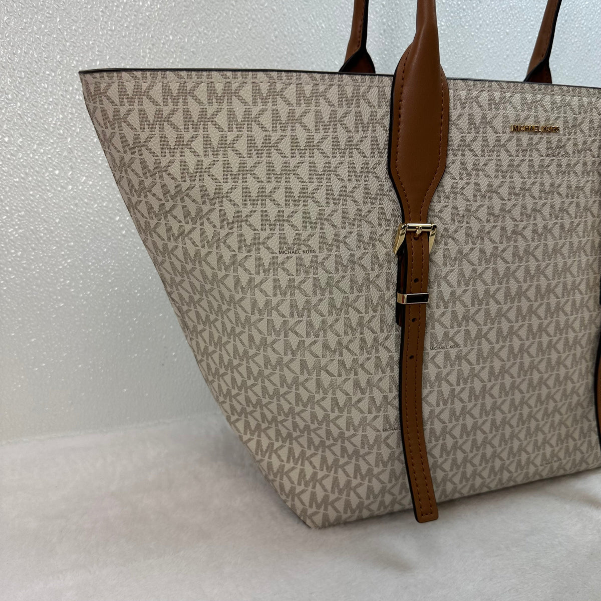 Handbag Designer By Michael Kors, Size: Large