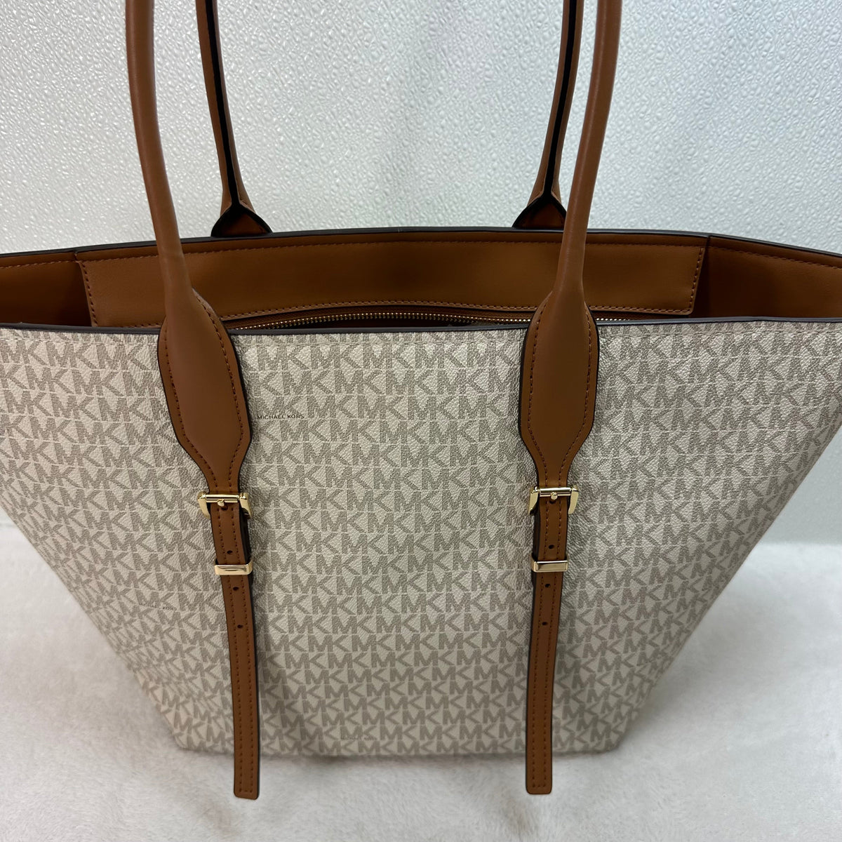 Handbag Designer By Michael Kors, Size: Large