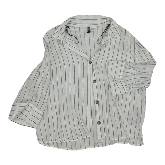 Top 3/4 Sleeve By Divided In White, Size:M