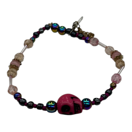 Bracelet Beaded By Clothes Mentor In Pink