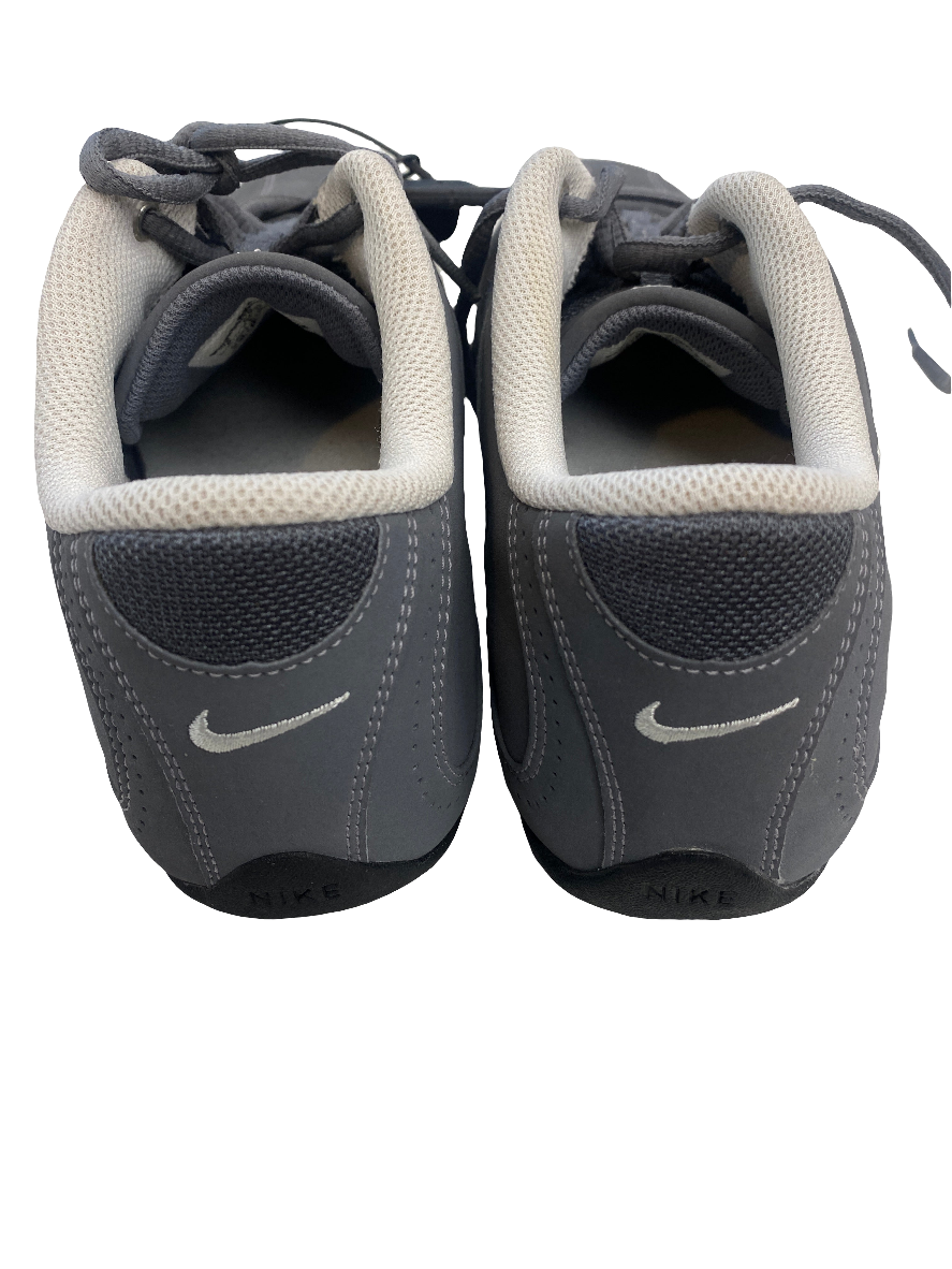 Shoes Athletic By Nike Apparel In Grey, Size: 8