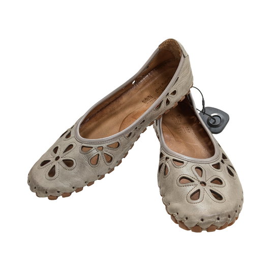 Shoes Flats By Spring Step In Tan, Size:8.5