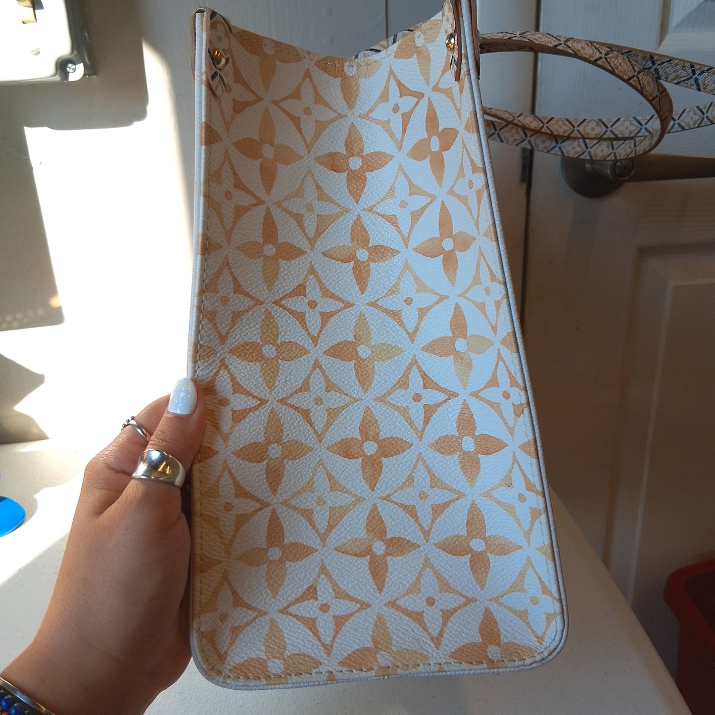 Tote Luxury Designer By Louis Vuitton, Size: Medium