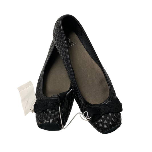 Shoes Flats Ballet By Mia  Size: 6
