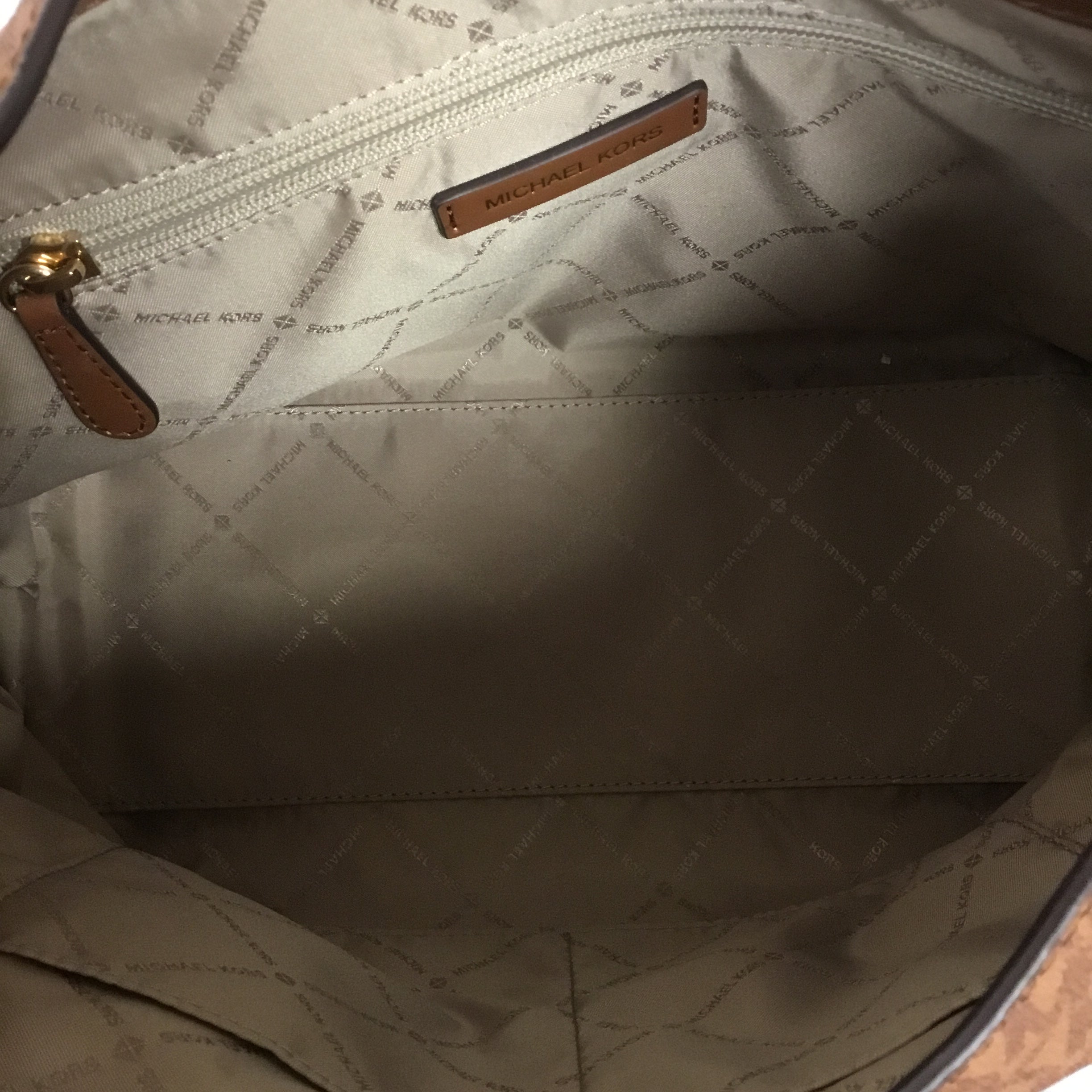 Michael Kors Jet Set Travel Saffiano Leather Small Tote Black gwe #bag #bags  #storelatina #storebags #st… | Handbags michael kors, Bags, Michael kors  handbags black