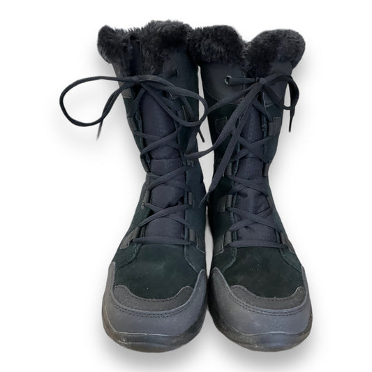 Boots Snow By Columbia  Size: 8