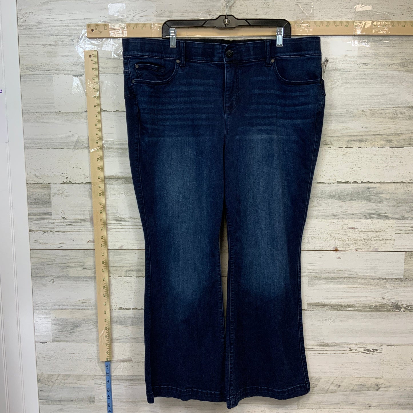 Jeans Flared By Torrid  Size: 24