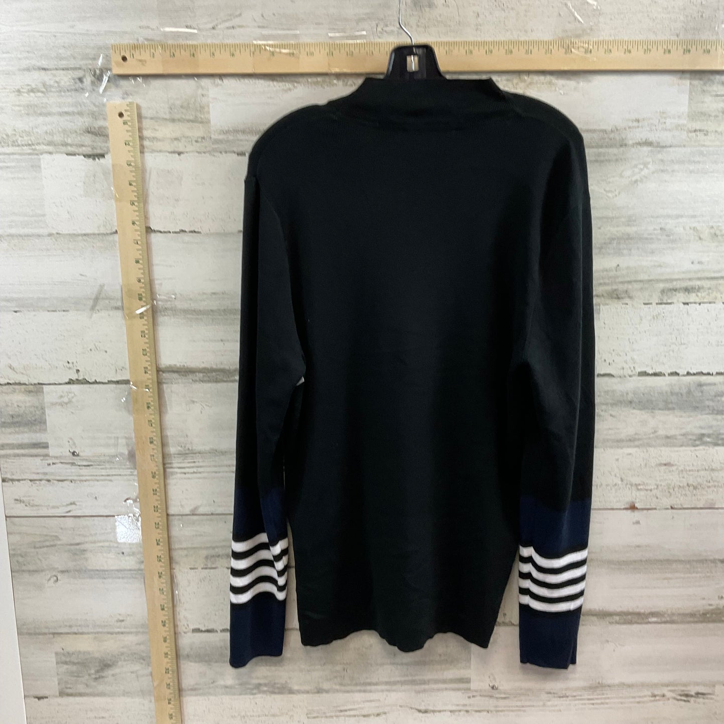 Sweater By Karl Lagerfeld  Size: M
