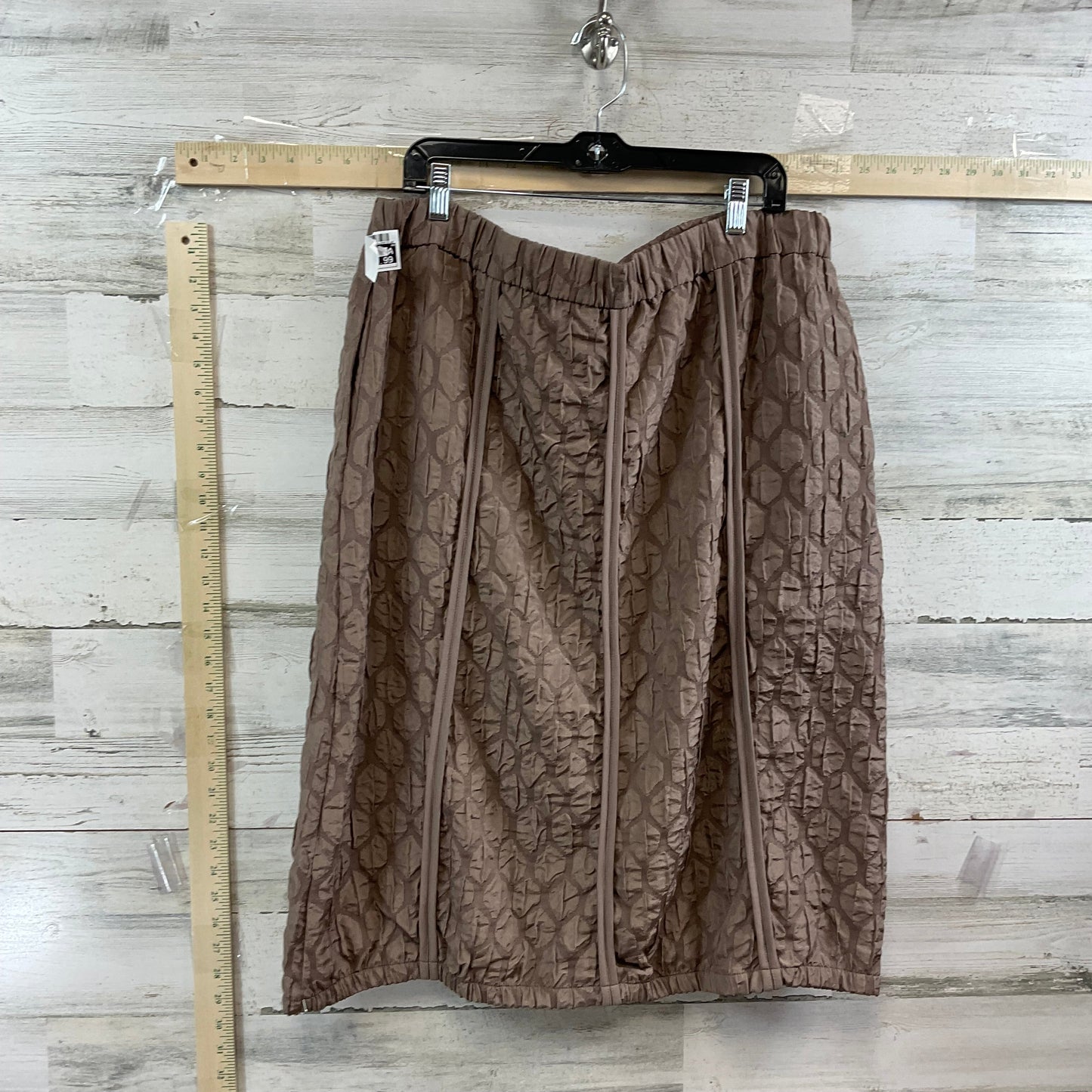 Skirt Midi By SASSY  Size: Xl