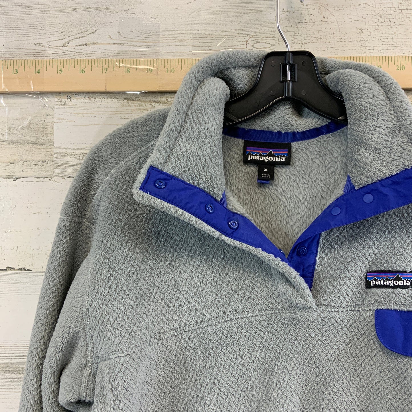 Top Long Sleeve Fleece Pullover By Patagonia  Size: Xl