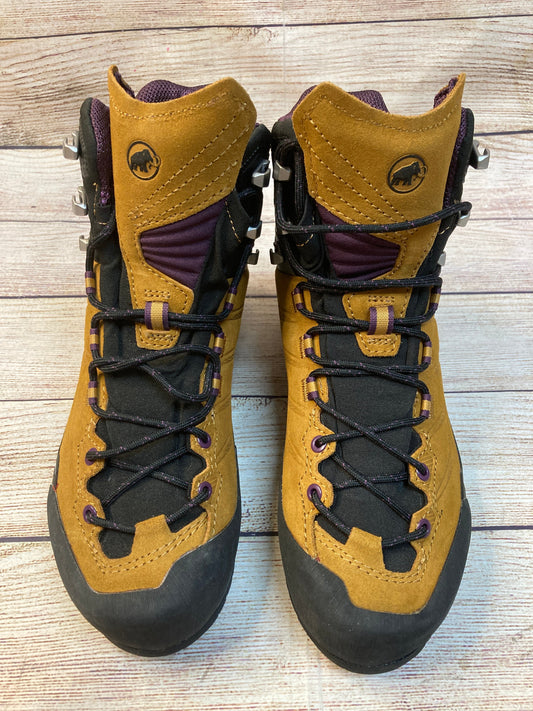 Boots Hiking By Cmb  Size: 5.5