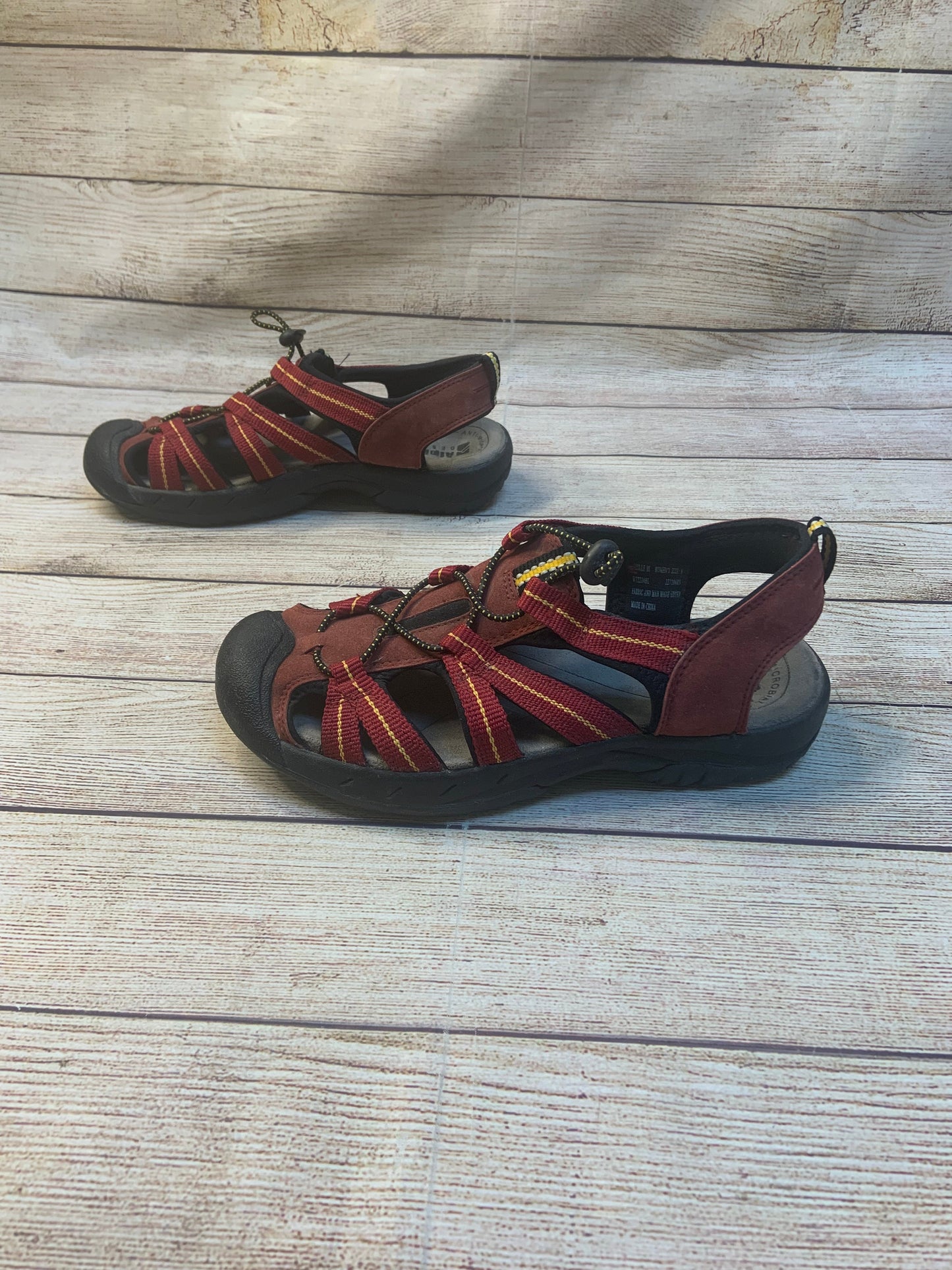 Sandals Sport By Clothes Mentor  Size: 6.5