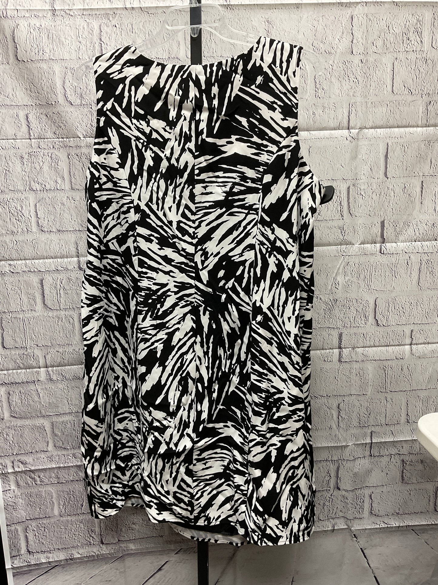 Dress Casual Midi By Maggie Barnes  Size: 22womens