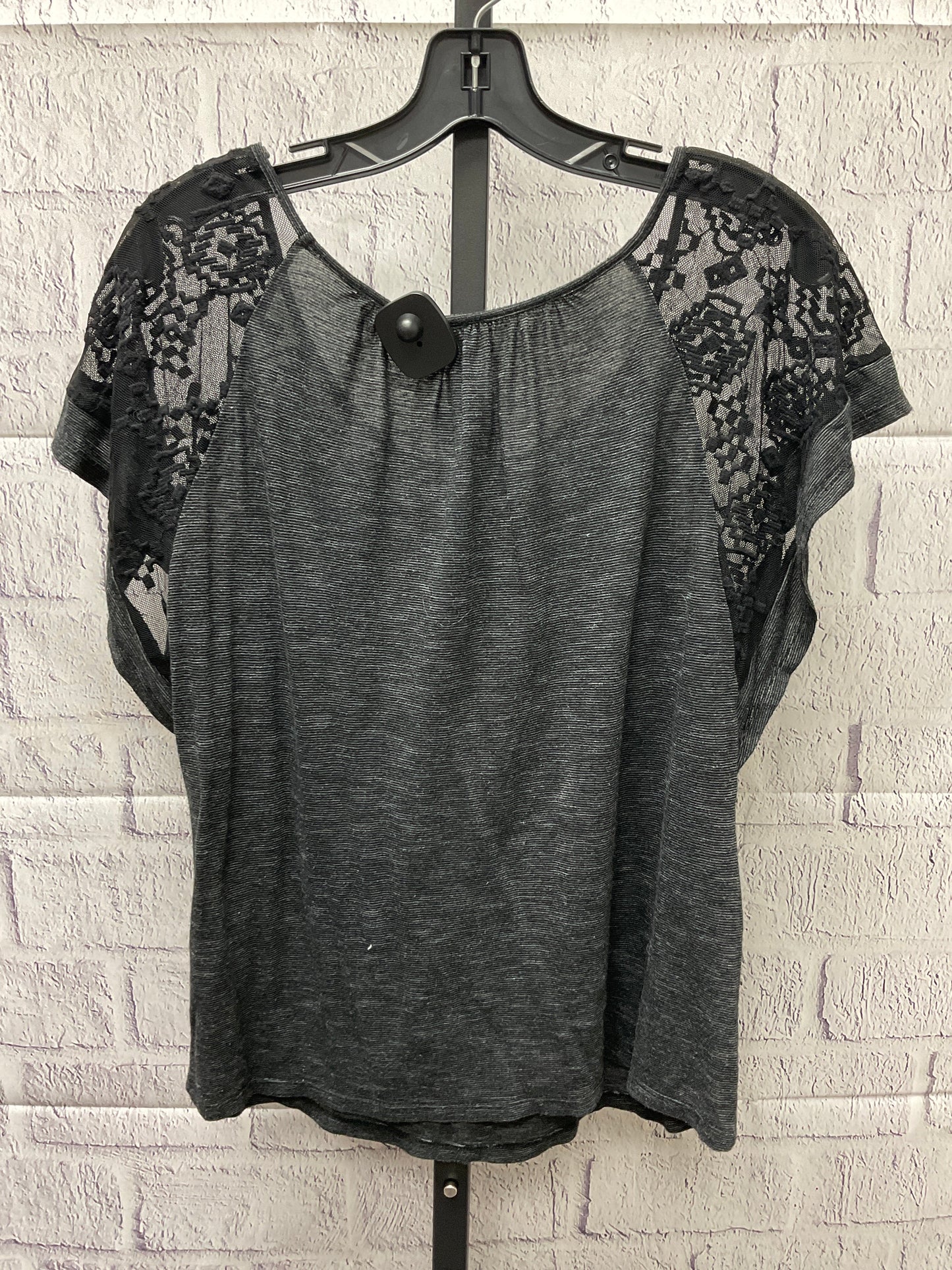 Top Short Sleeve By Cato  Size: M