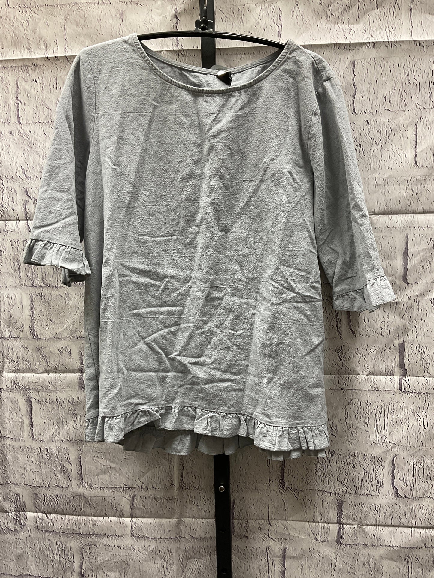 Top Short Sleeve Basic By Clothes Mentor  Size: S