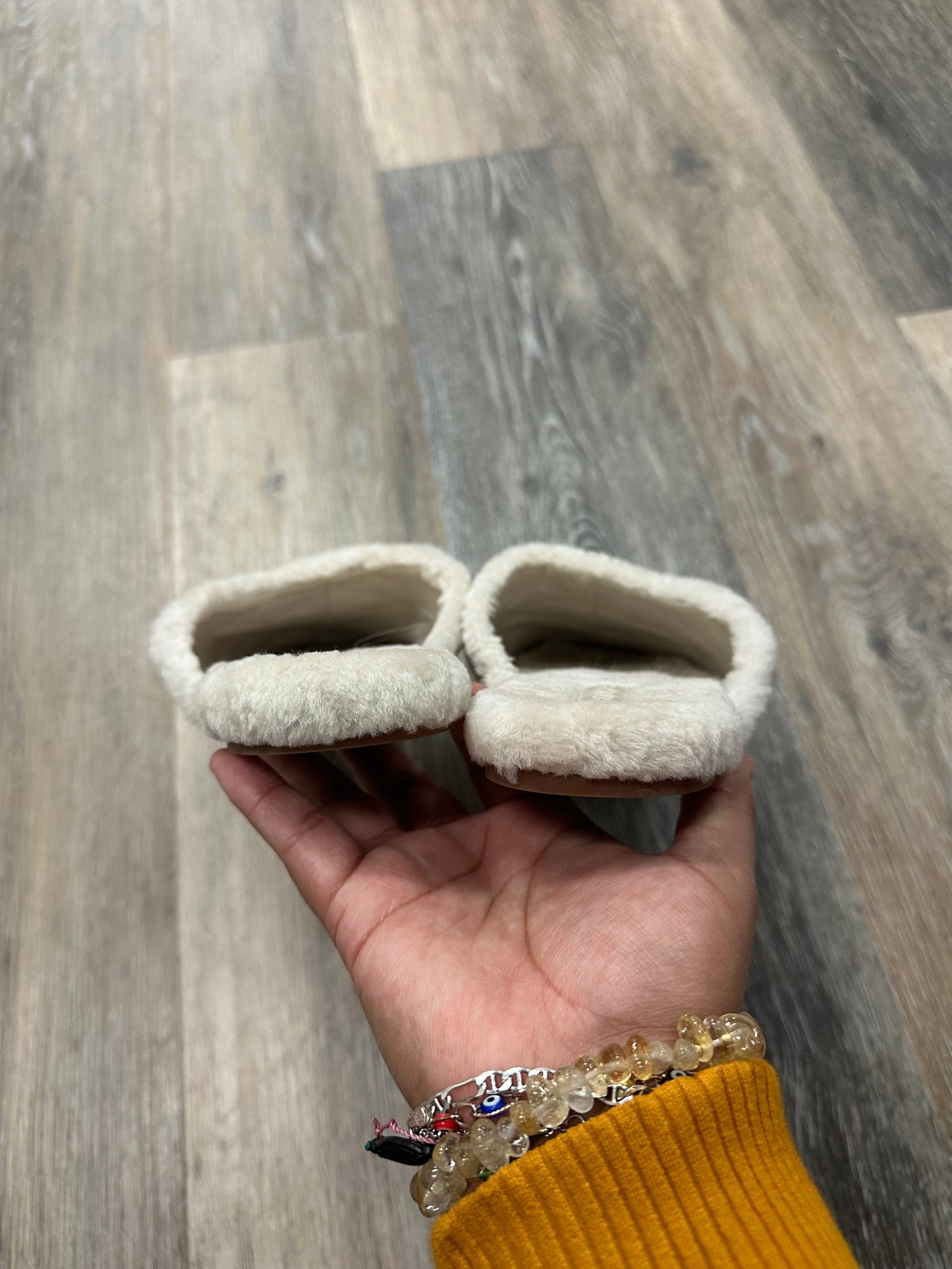Slippers By Vince  Size: 8.5