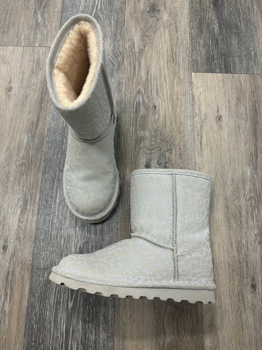 Boots Snow By Bearpaw  Size: 5