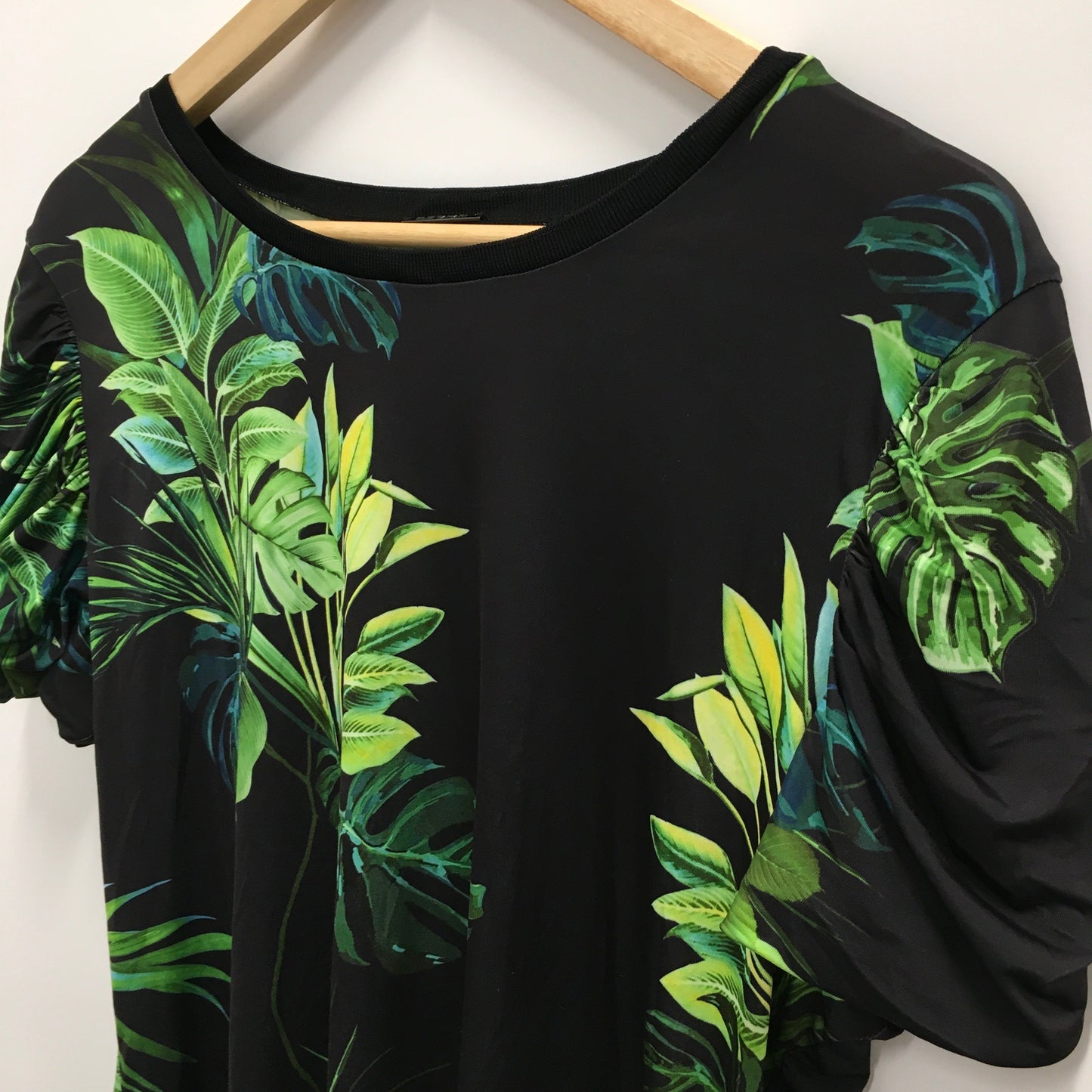 Top Short Sleeve By Elie Tahari  Size: L