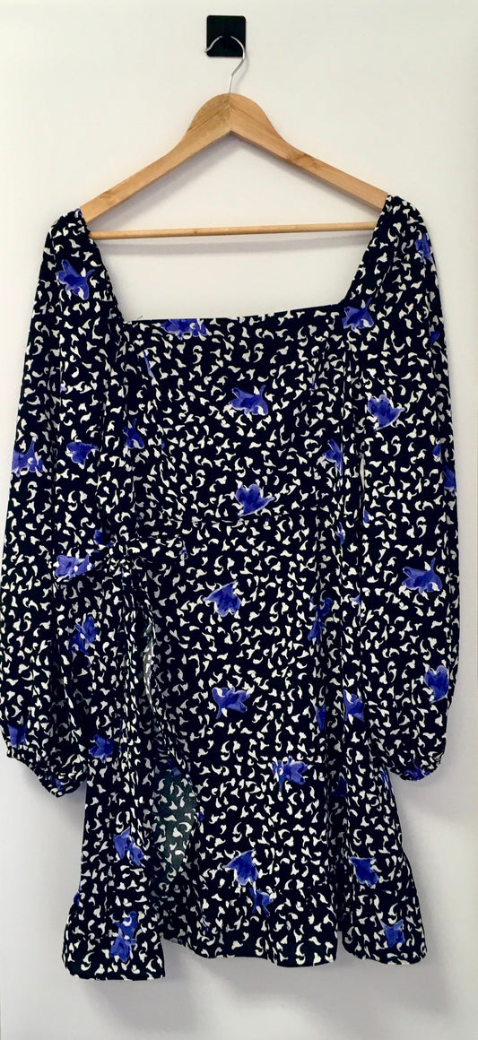 Dress Casual Short By Bcbgeneration  Size: 12