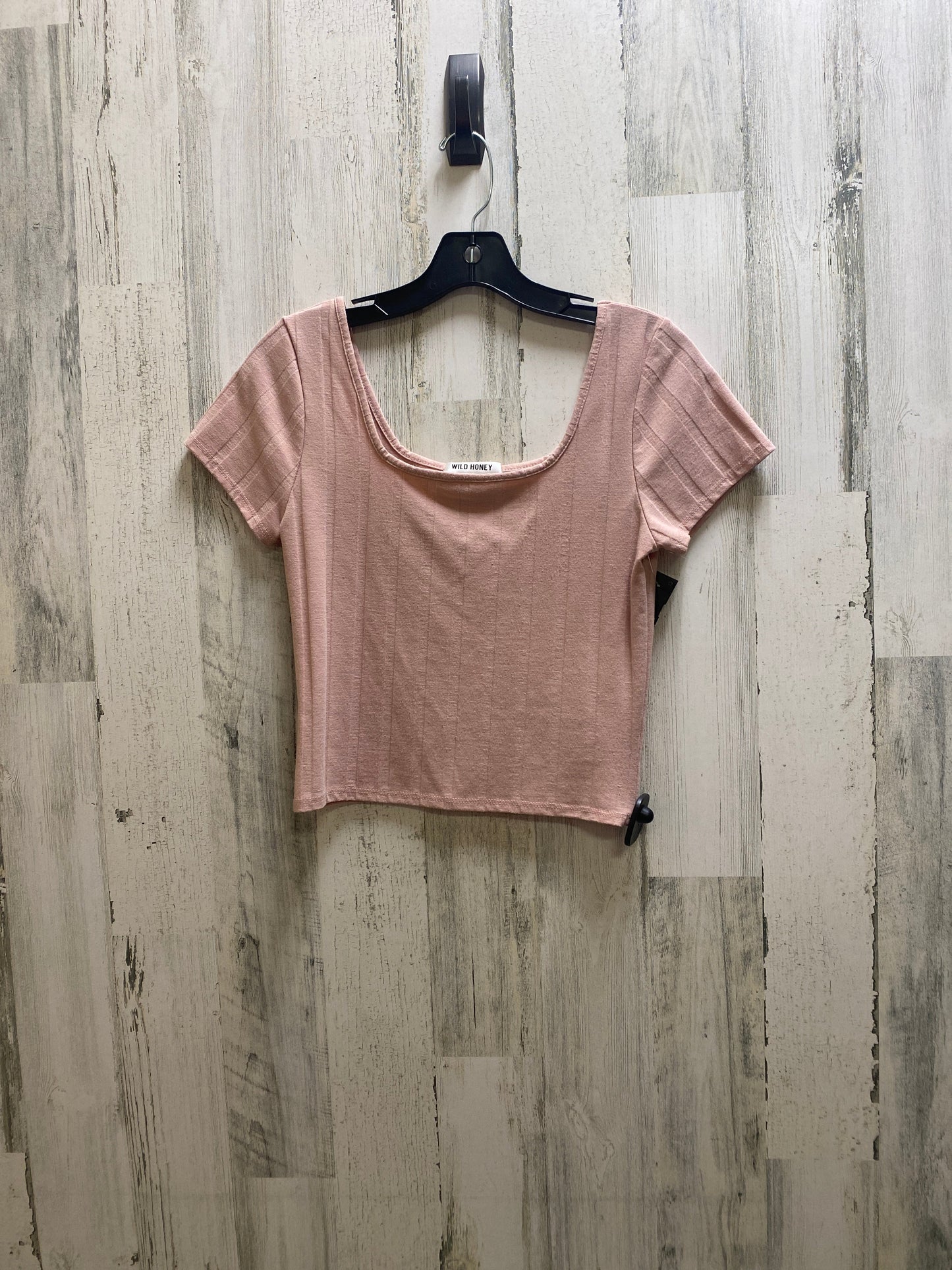 Top Short Sleeve Basic By Clothes Mentor  Size: M