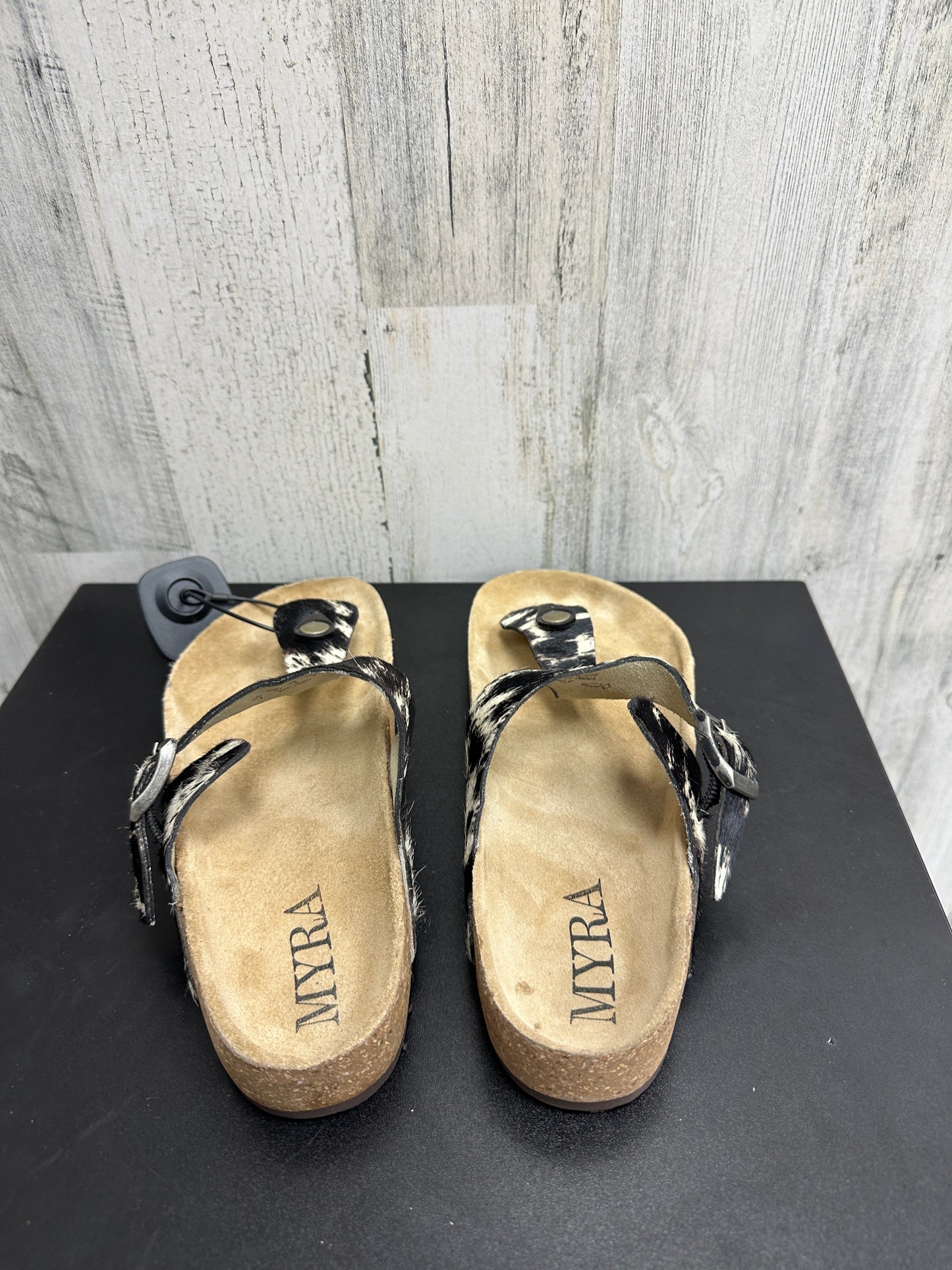 Sandals Flats By Clothes Mentor  Size: 7