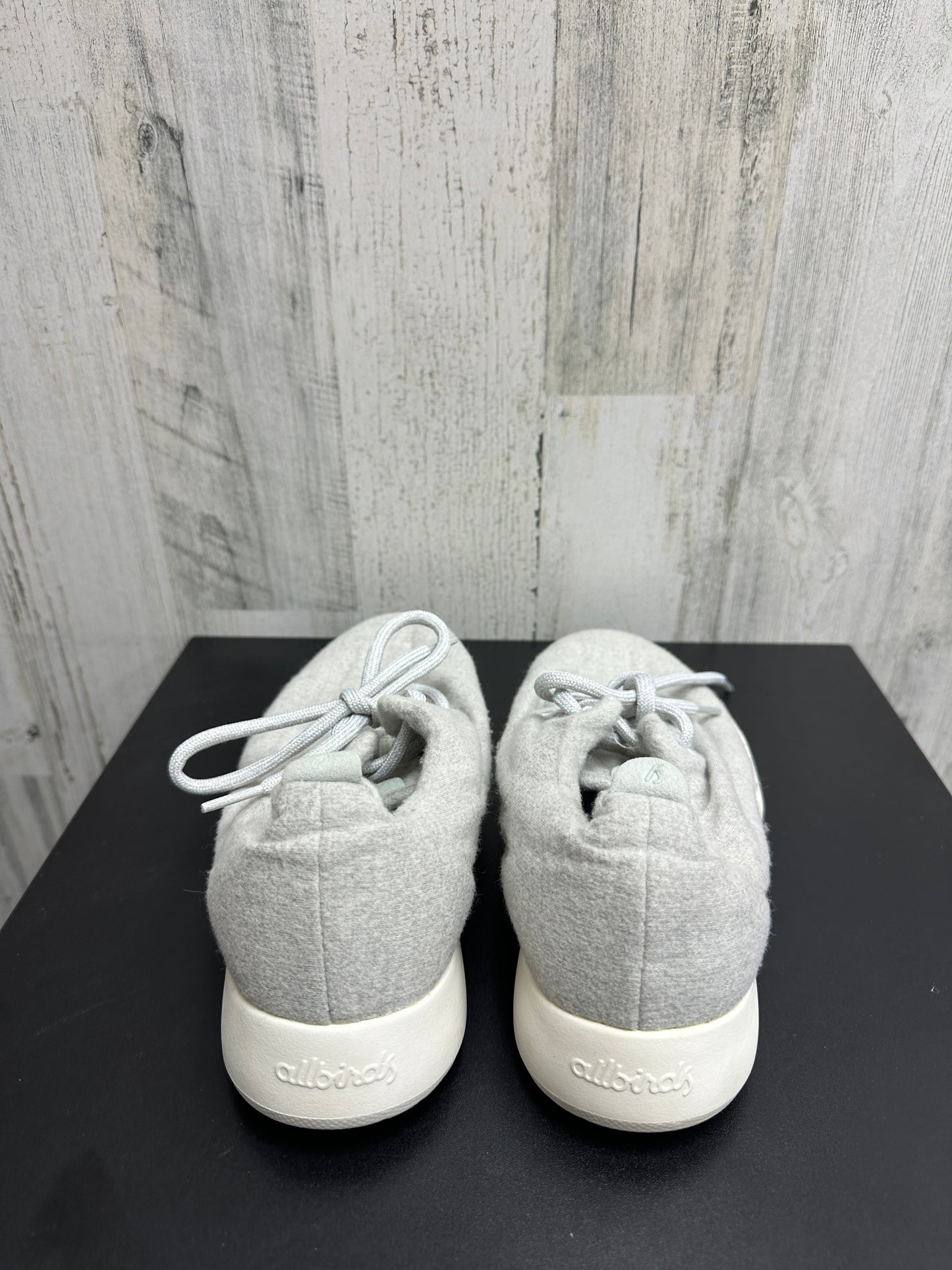 Shoes Sneakers By Clothes Mentor  Size: 9