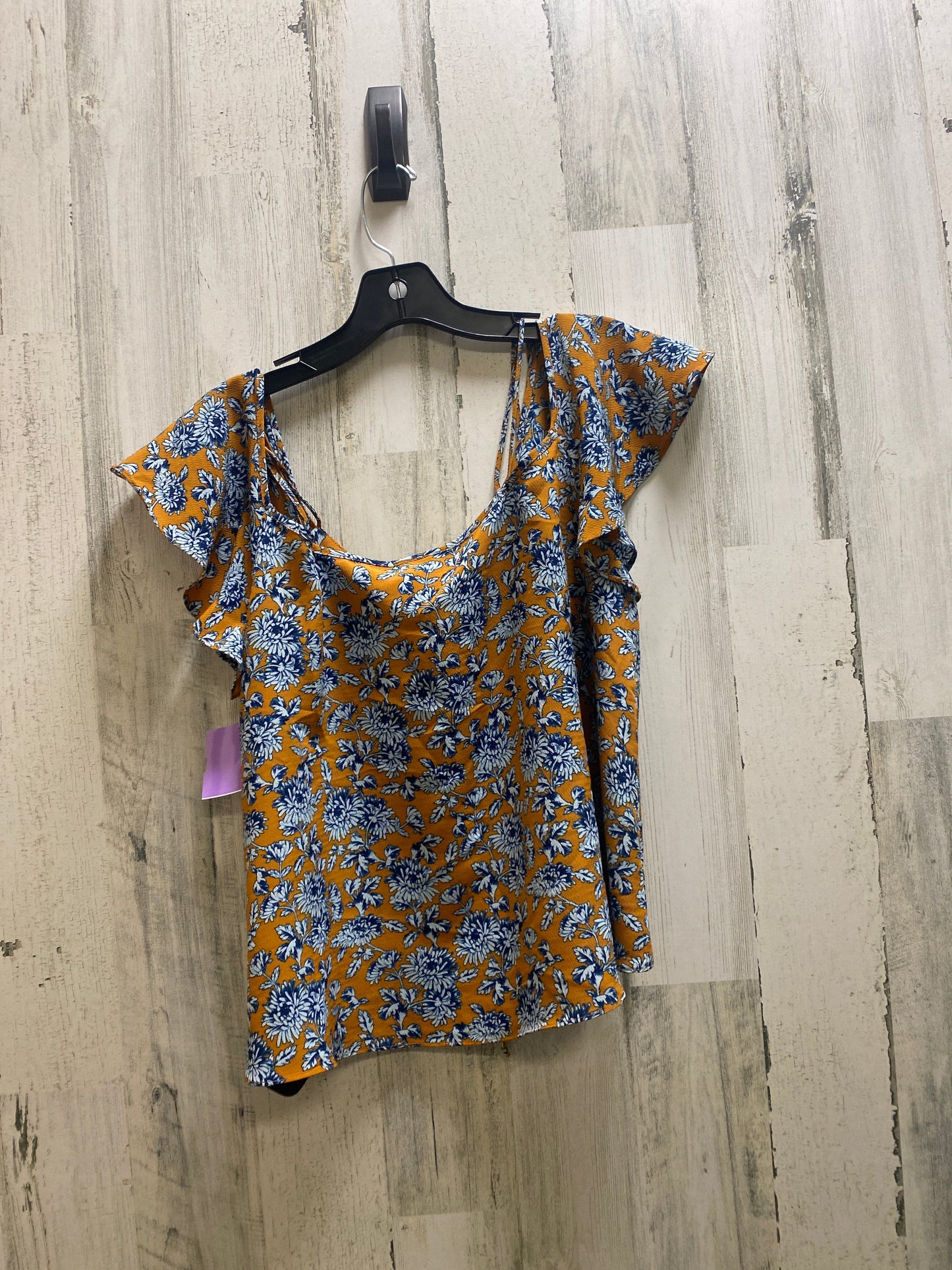 Top Short Sleeve By Clothes Mentor  Size: 6