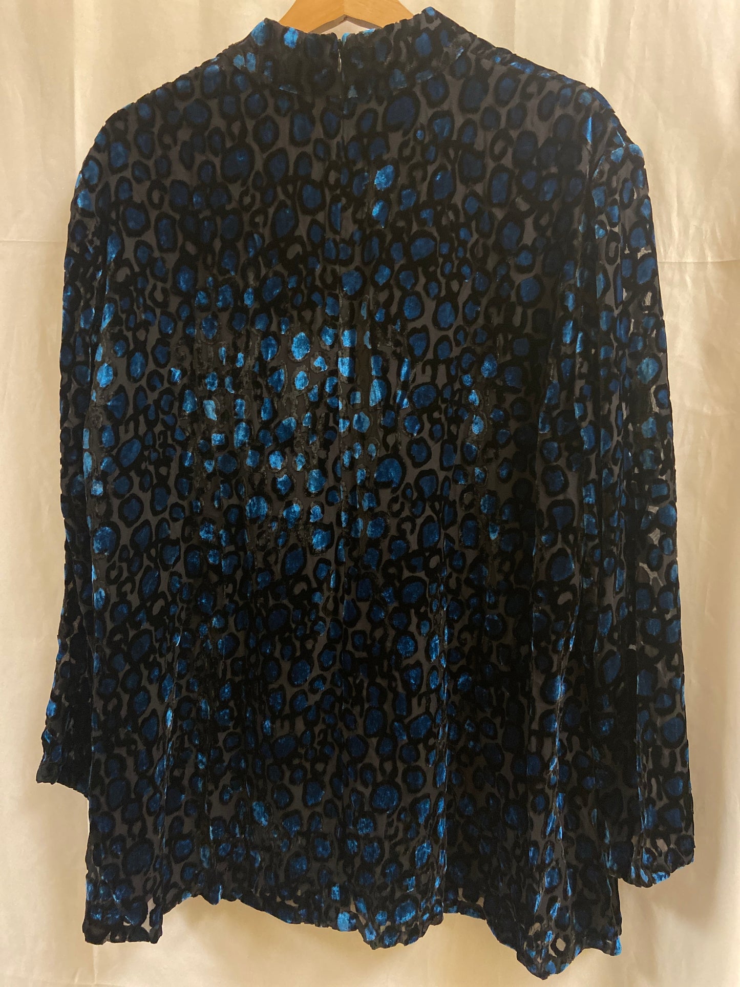 Top Long Sleeve By St John Collection  Size: Xl