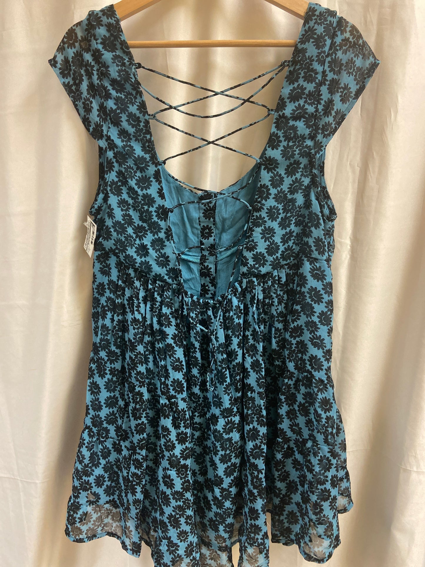 Dress Casual Short By Urban Outfitters  Size: Xl