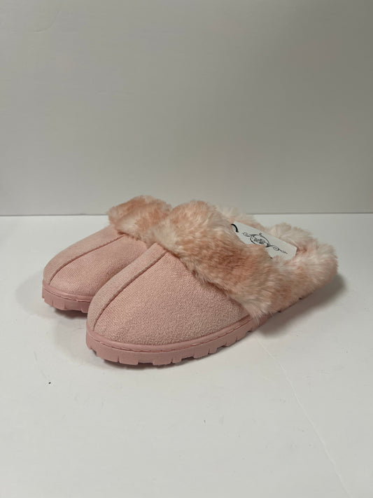 Slippers By Clothes Mentor  Size: 5.5