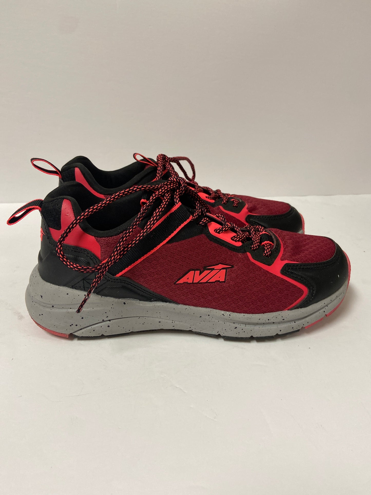 Shoes Athletic By Avia  Size: 8.5