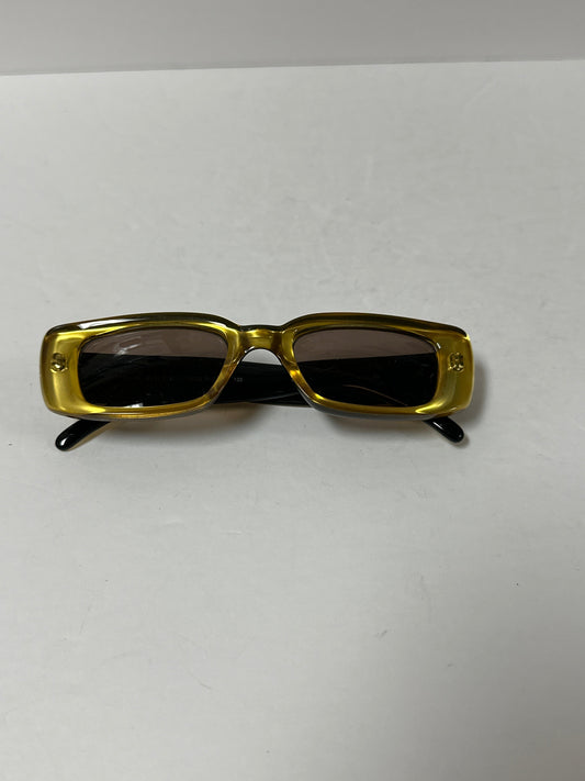 Sunglasses Luxury Designer By Gucci  Size: 01 Piece