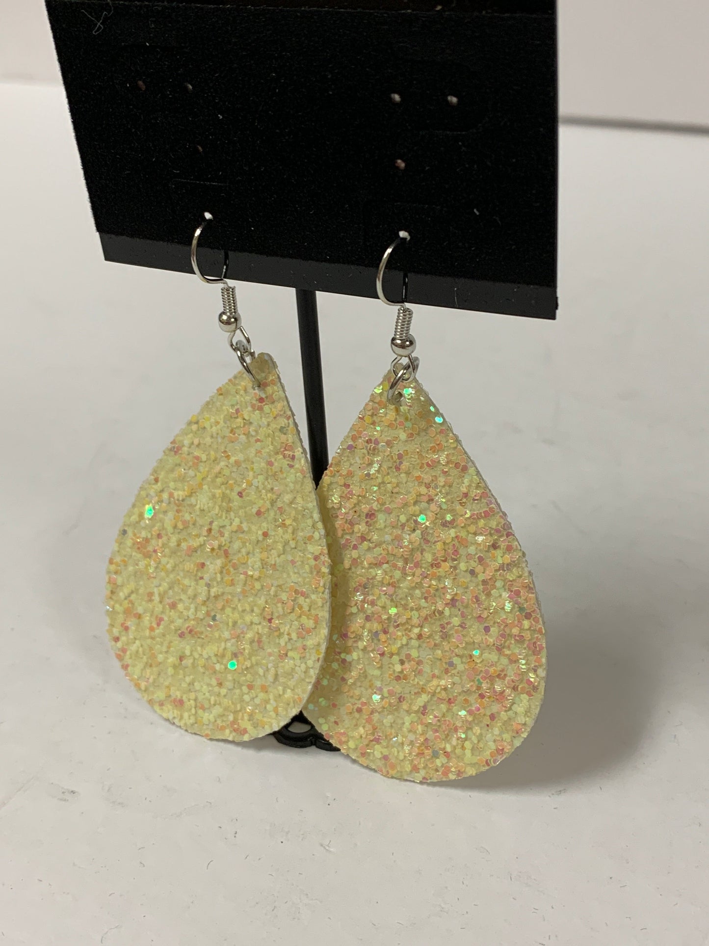 Earrings Dangle/drop By Clothes Mentor  Size: 1